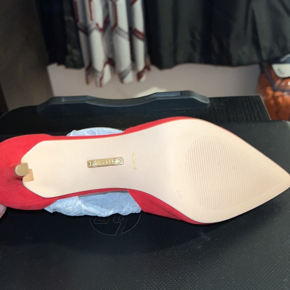 Red t strap pumps - Picture 3 of 4